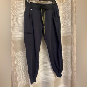 Figs scrubs **SET**oversized top, size medium and joggers, size medium petite